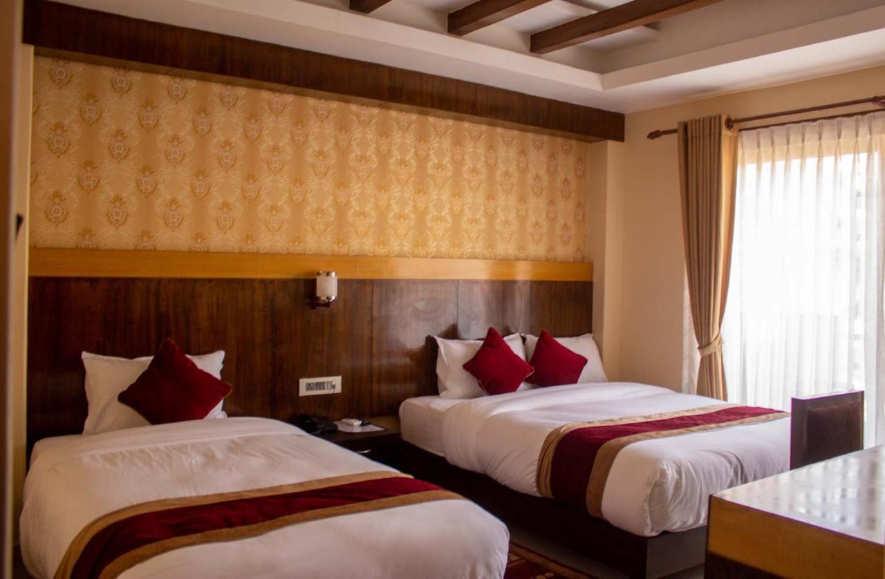 Hotel Silverline Pokhara Bagian luar foto