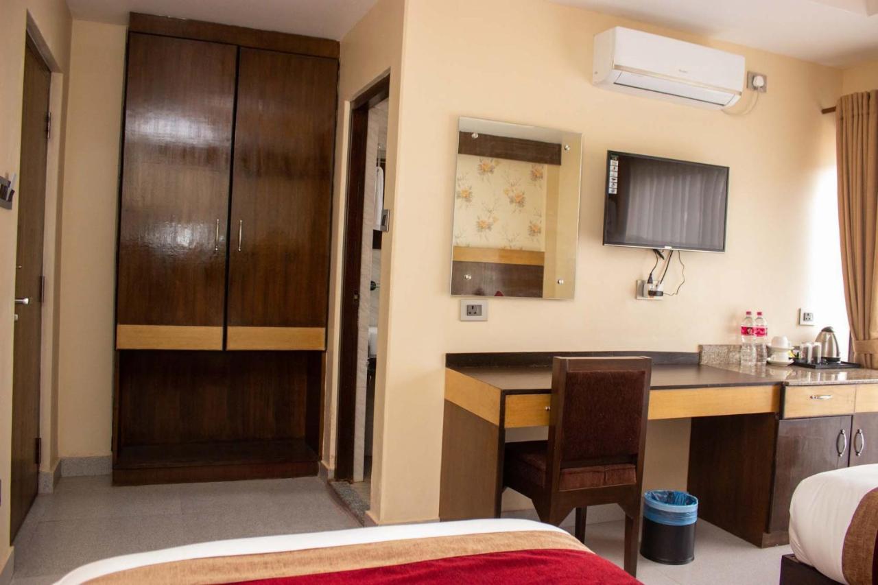 Hotel Silverline Pokhara Bagian luar foto