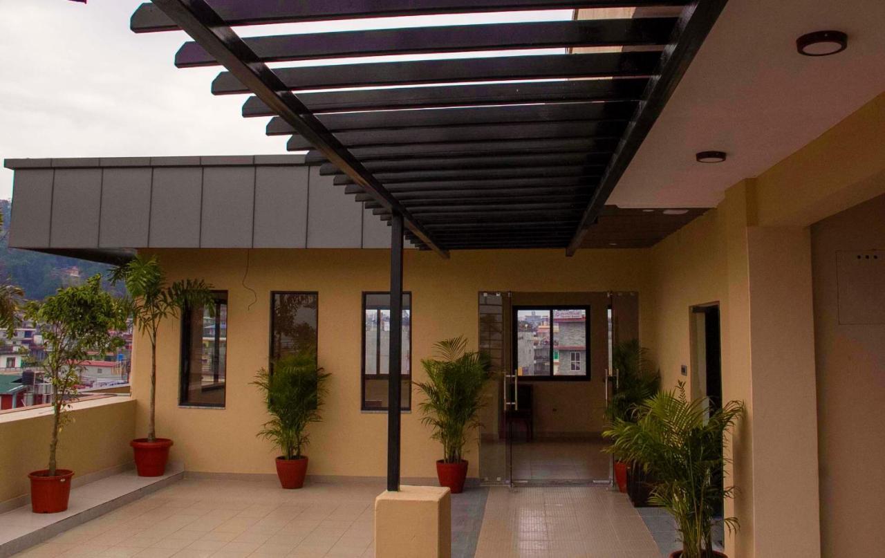 Hotel Silverline Pokhara Bagian luar foto