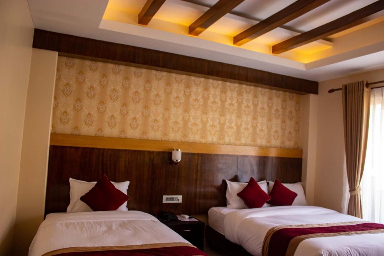Hotel Silverline Pokhara Bagian luar foto