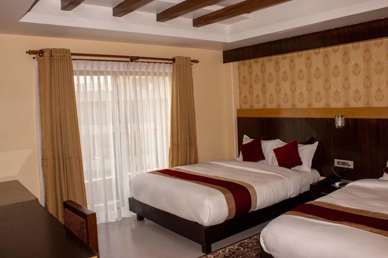 Hotel Silverline Pokhara Bagian luar foto