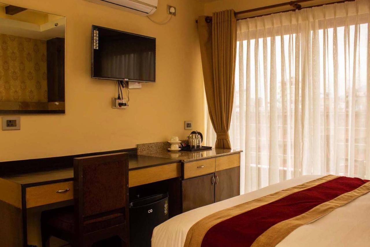 Hotel Silverline Pokhara Bagian luar foto