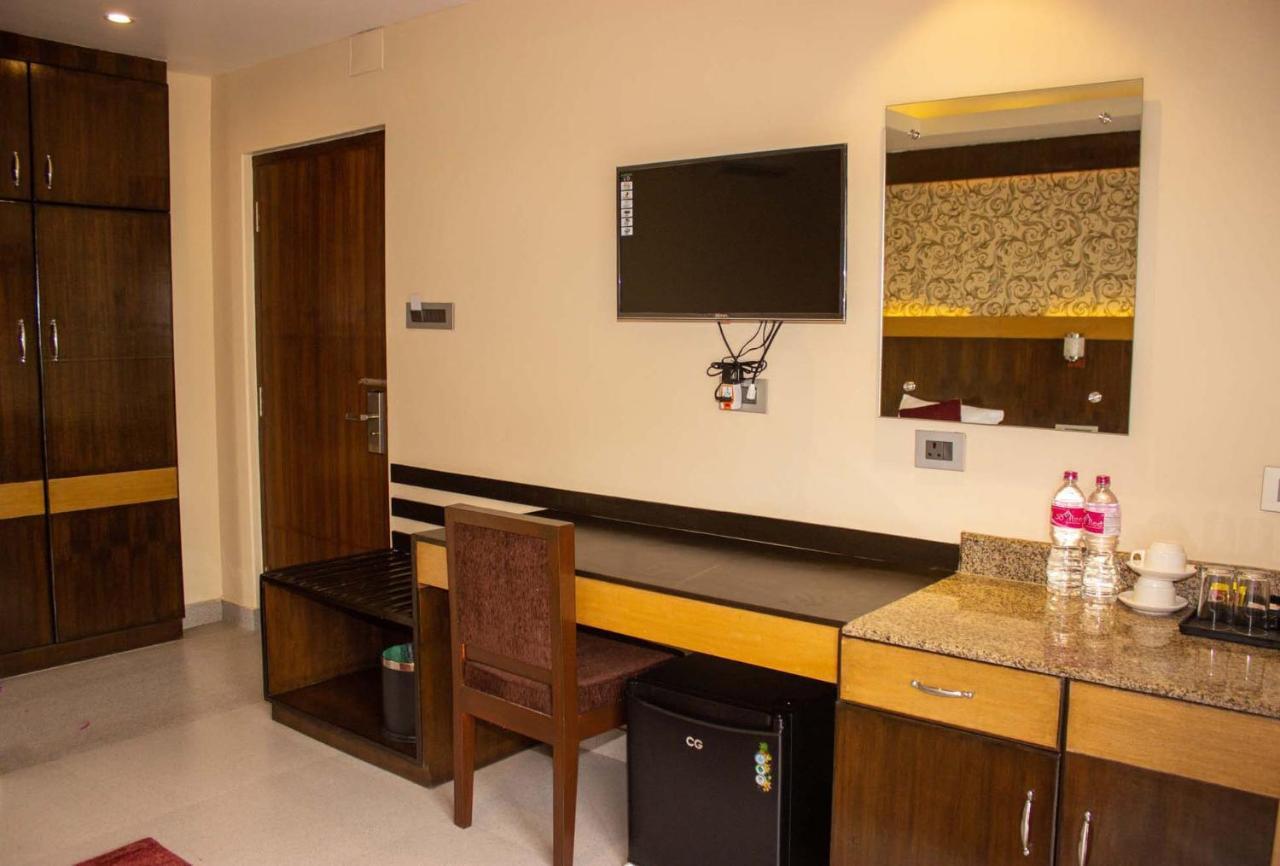 Hotel Silverline Pokhara Bagian luar foto