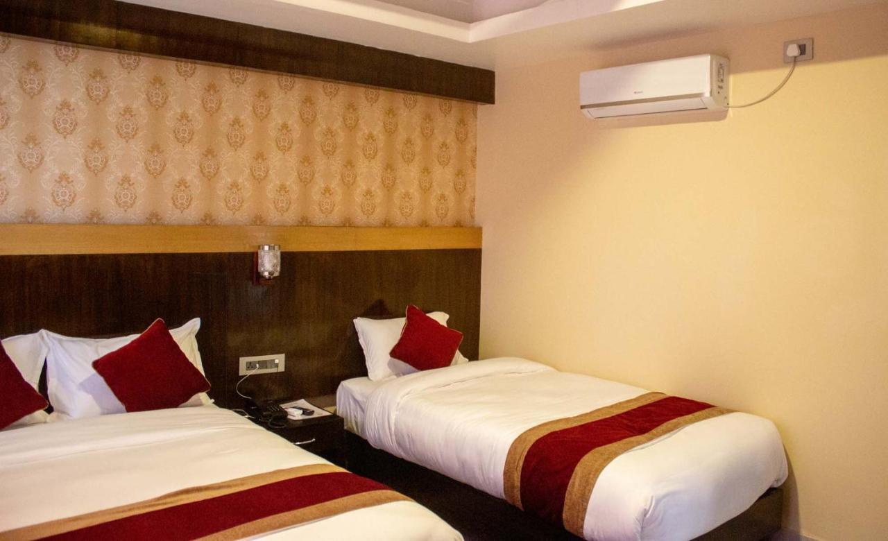 Hotel Silverline Pokhara Bagian luar foto